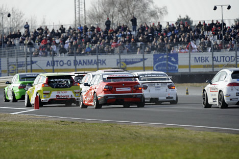 Første gang den danske DTC-serie og den svenske STCC-serie mødtes i år var ved Åbningsløbet på FDM Jyllandsringen. Til næste år bliver de to serien til Scandinavian Touring Car Championship.
